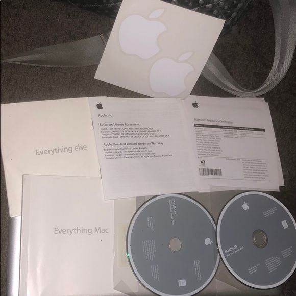 MacBook Laptop - Picture 3 of 7